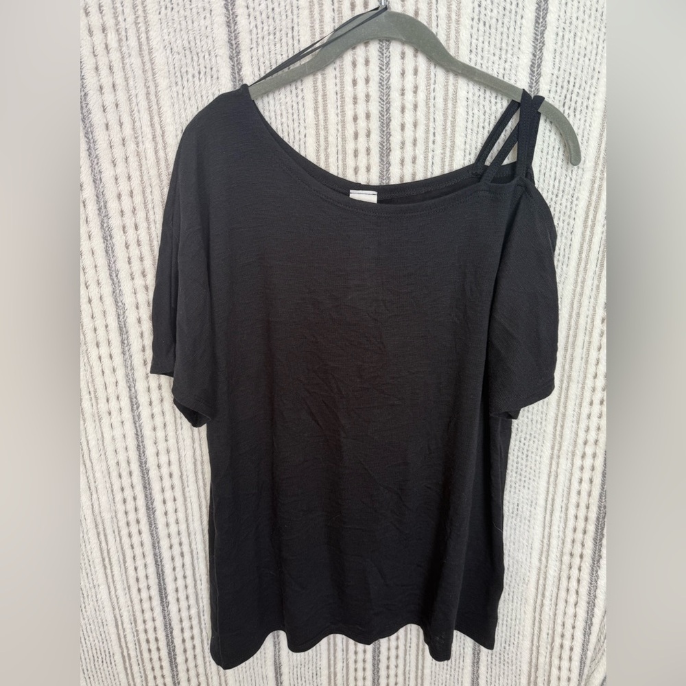 NWT Kaileigh Jonesman One Shoulder Knit Top